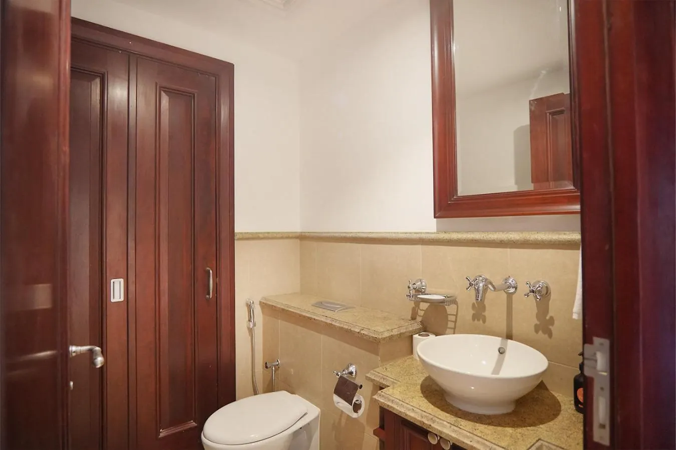 Easygo- Spacious-Authentic-City Center Dubai