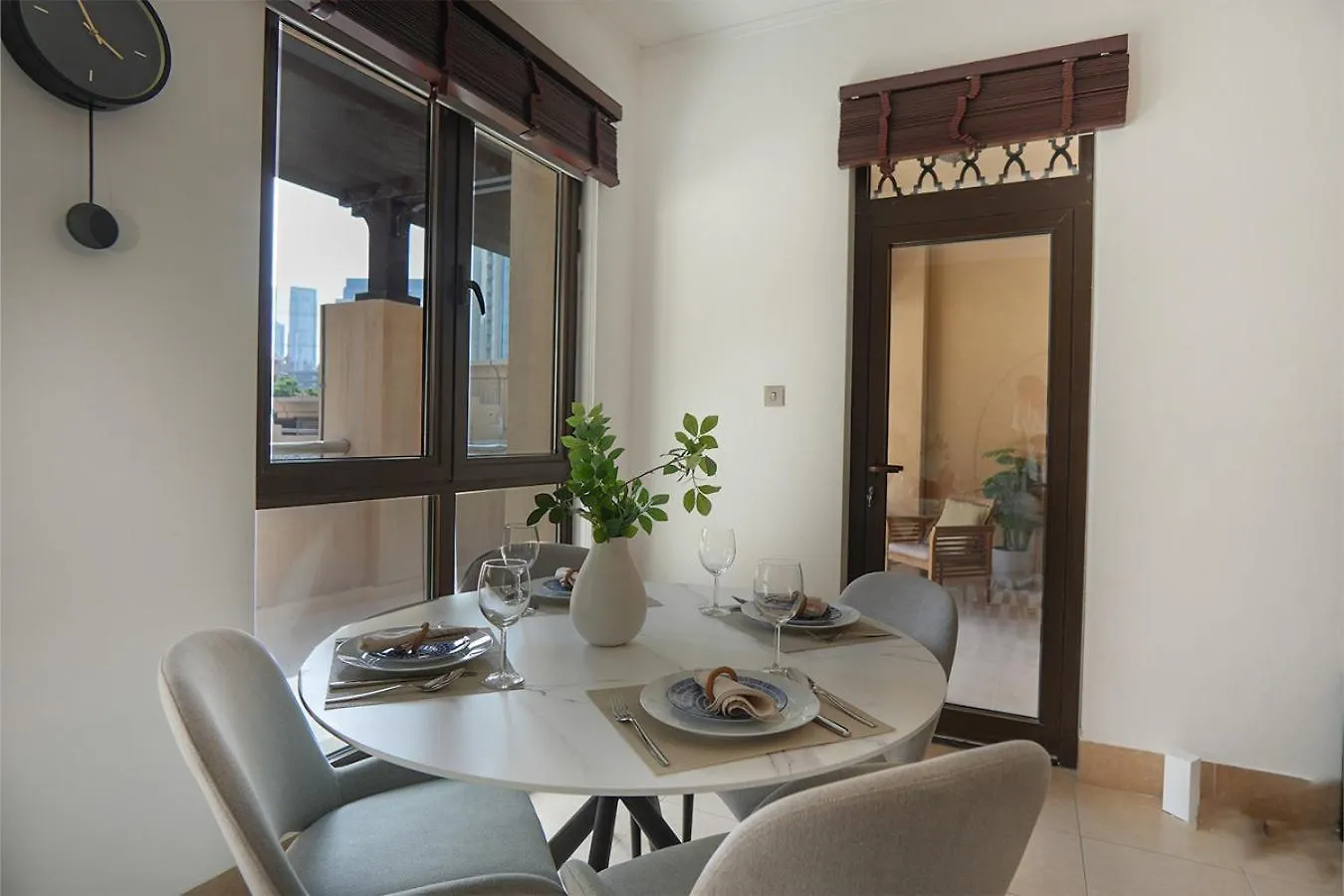 Easygo- Spacious-Authentic-City Center Dubai Lejlighed