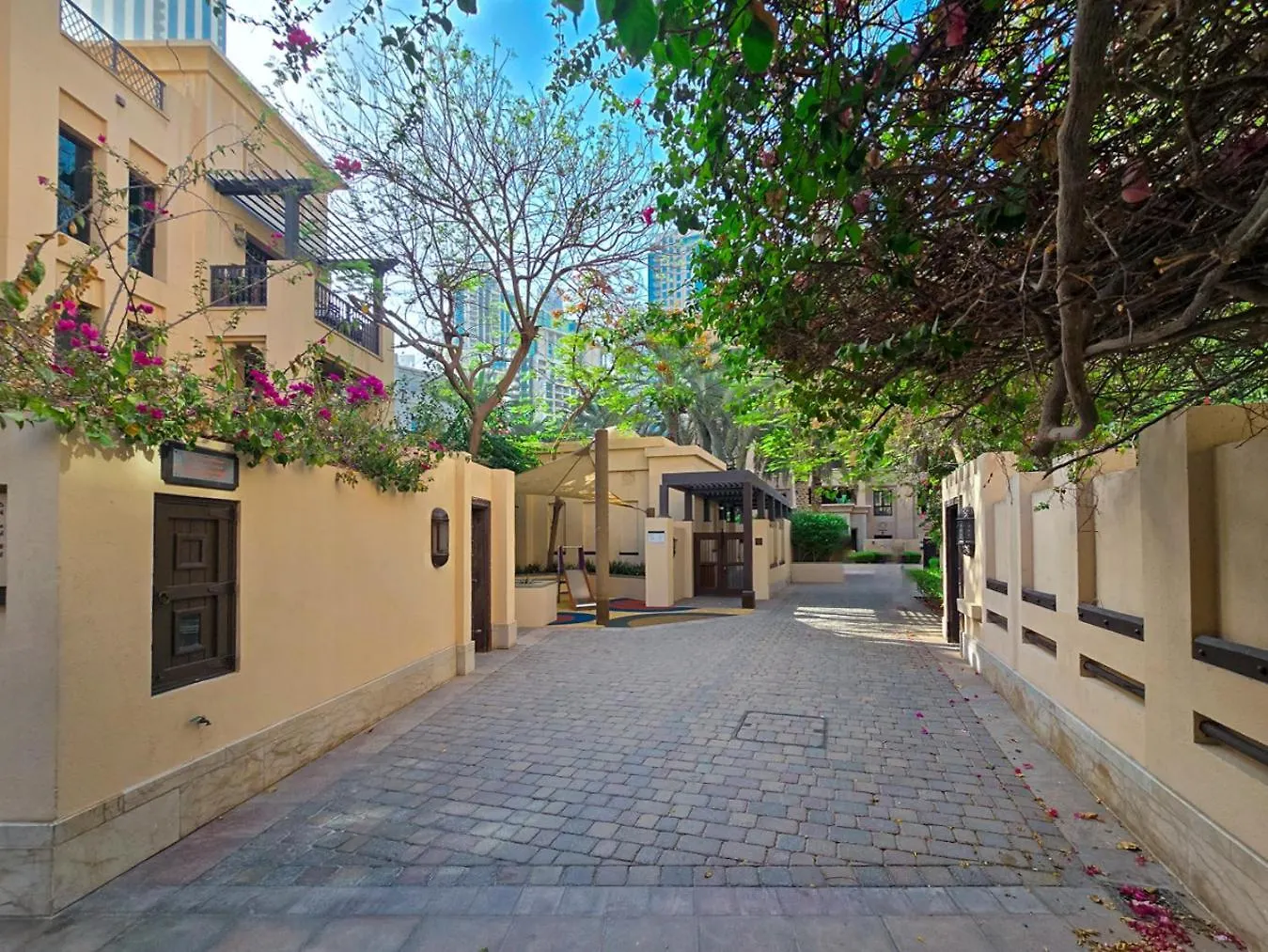 Easygo- Spacious-Authentic-City Center Dubai Lejlighed
