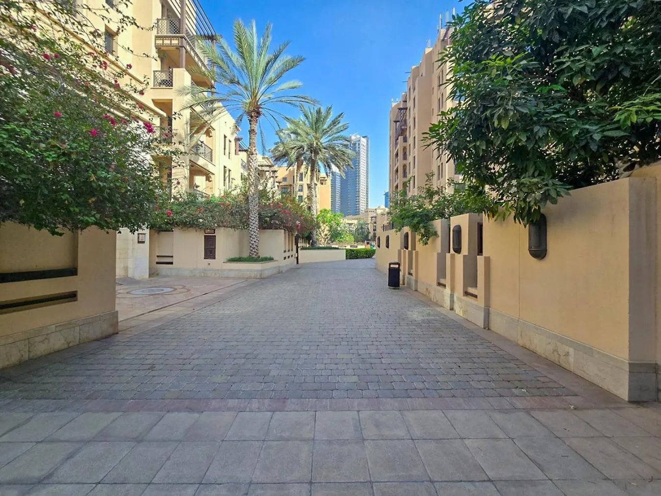 Easygo- Spacious-Authentic-City Center Dubai